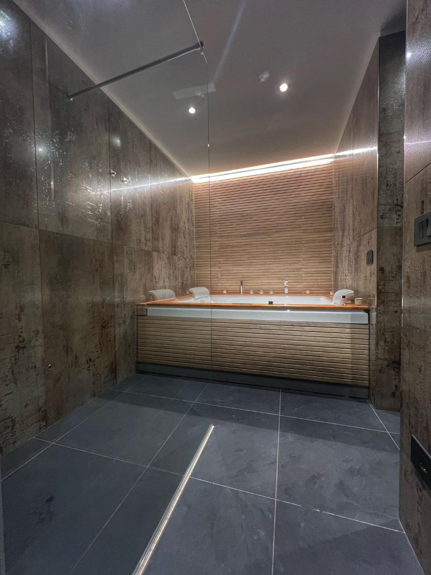 Amay City Suite Bari Kültér fotó